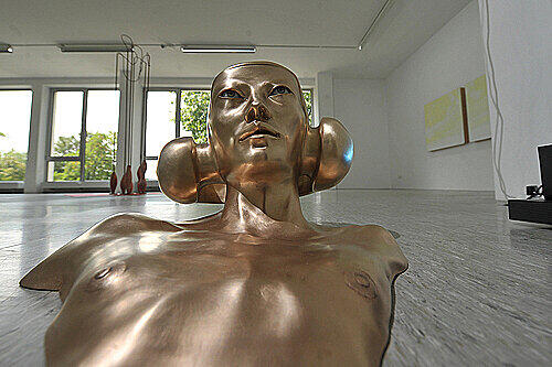 Gespenstisch: Peter Senoners &bdquo;Head M.&ldquo; in der Oechsner Galerie.