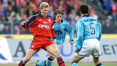 Voller Fokus: Thomas Riedl gegen Bayern-Star Stefan Effenberg.