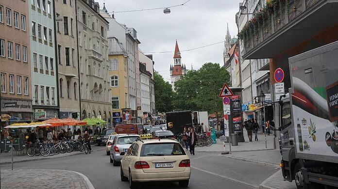 Autofrei geht anders: Blick ins Tal, wie es sich alltäglich präsentiert. (Archivbild)