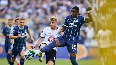 Blitzstarter: Gleich im ersten Spiel für Sechzig hat Neuzugang Leroy Kwadwo (r.) voll überzeugt sich damit erstmal einen Stammplatz gesichert.