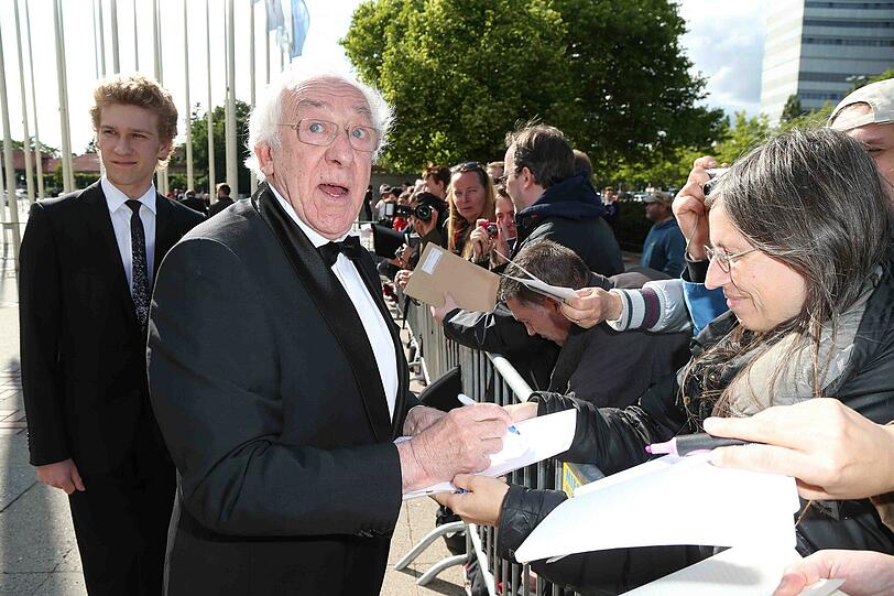 Auch die Stars des erfolgreichen Films "Honig im Kopf" sind anwesend. Um den Preis als bester Film geht es für Dieter Hallervorden und ...