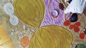 Mit phänomenalem Einsatz hat Hilma af Klint in nur einem Jahr über 100 Bilder gemalt. Es musste einfach sein.