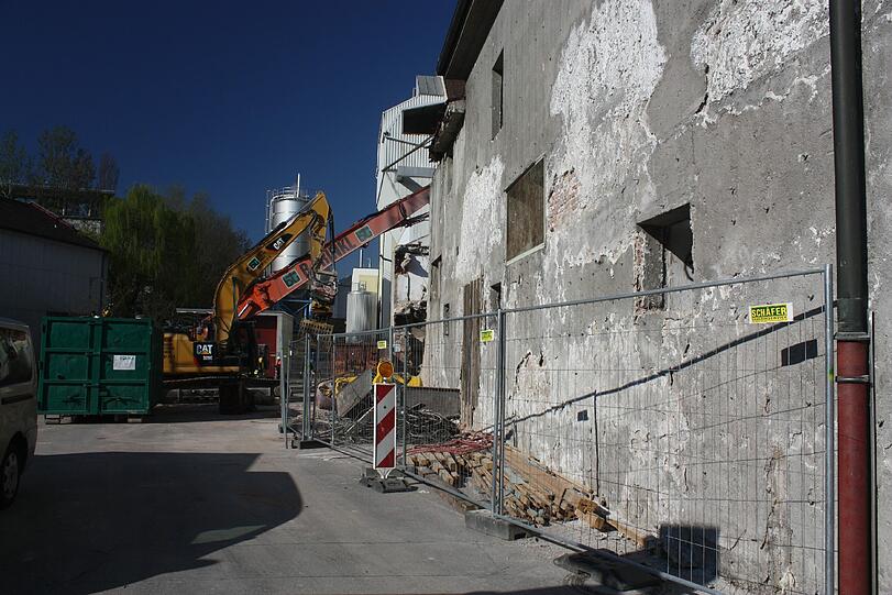 Das alte Zacherlbräu an der Ohlmüllerstraße in der Au wird teilweise abgerissen. Hier soll die neue Verwaltung von Paulaner in zwei Jahren einziehen. Die Bilder.