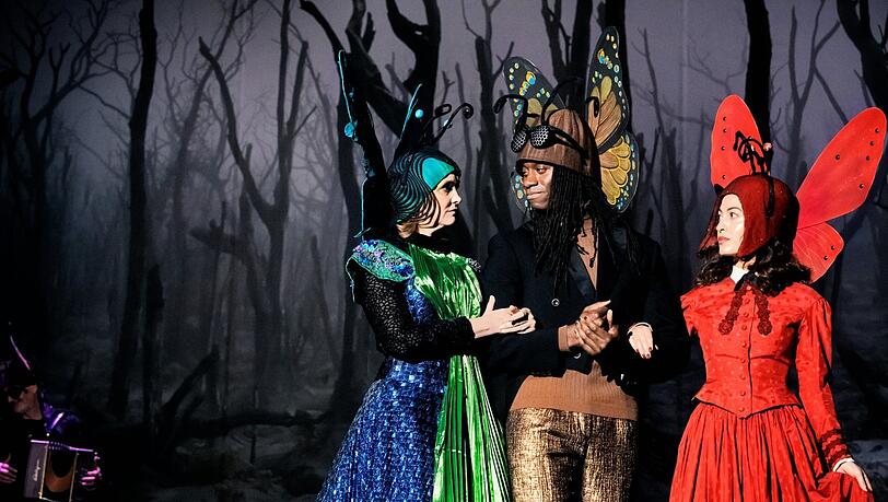Emi Winkler (Laura Tonke), Paul (Eugene Boateng) und Irina (Sabrina Amali) Emi Winkler (Laura Tonke), Paul (Eugene Boateng) und Irina (Sabrina Amali)