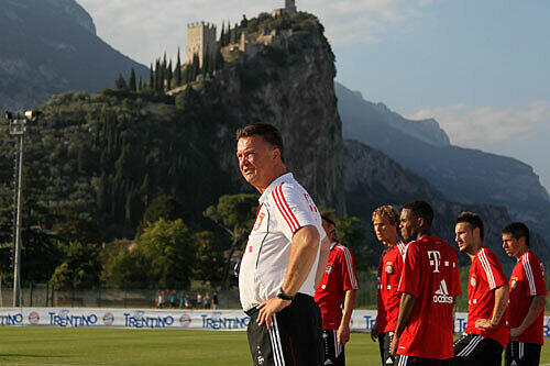 Im vergangenen Jahr war es noch Louis van Gaal, der als Trainer die Bayern-Profis im Urlaubs-Paradies schuften ließ.