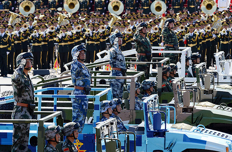 Bei der größten Militärparade seiner Geschichte hat China seine neuen Superwaffen präsentiert.