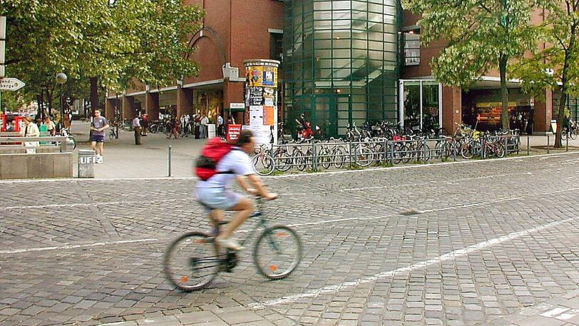 Wegen eines Verkehrskonzeptes am Rotkreuzplatz gibt's Ärger im Bezirksausschuss. (Archivbild)
