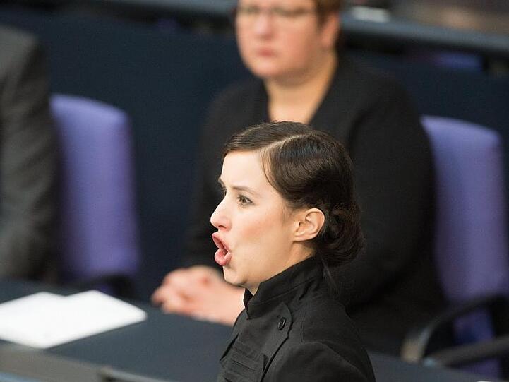 Die Sopranistin Anna Prohaska 2014 im Bundestag bei einer Gedenkstunde.