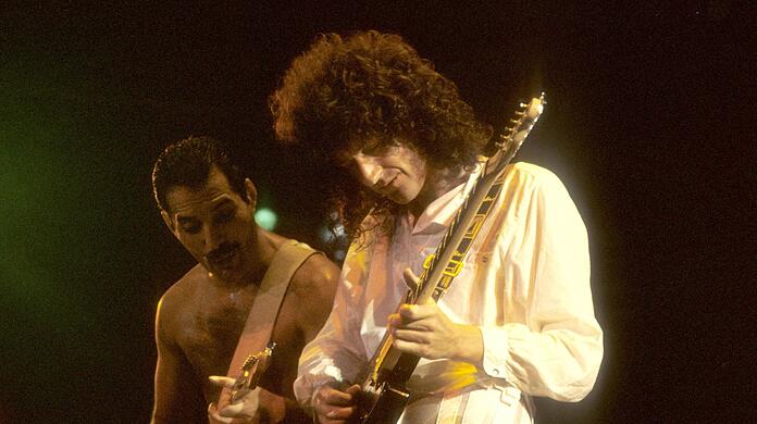 Freddie Mercury und Brian May von Queen live bei einem Konzert der Works -Tour in der Wembley Arena.