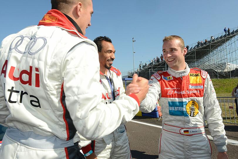 Audi-Fahrer Christopher Haase mit den Bayern-Stars.