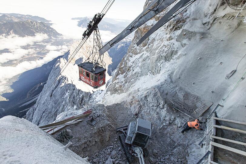 Wird bald winterfest gemacht: Die Baustelle der Eibsee-Seilbahn auf der Zugspitze.