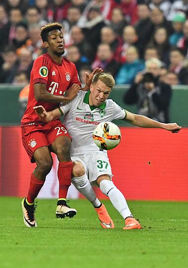 KINGSLEY COMAN: NOTE 4.
Durch seinen starken Auftritt gegen Schalke erspielte sich der  
Franzose einen Startelf-Platz gegen Werder. Jedoch nicht so  
durchsetzungsstark. Blieb oft hängen. Ende der mauen Vorstellung nach  
67 Minuten.