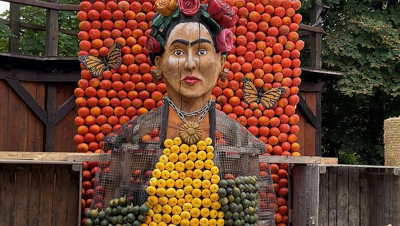 Frida Kahlo aus Kürbissen. Frida Kahlo aus Kürbissen.