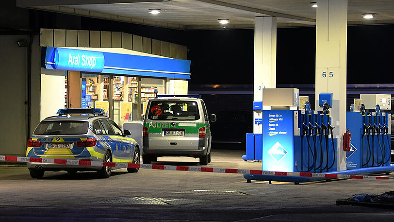 Einsatz in Vilsbiburg: Die Kripo hat den drei Tatverdächtigen bereits vier Überfälle, davon drei auf Tankstellen, nachweisen können.
