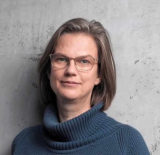 Nicole P&ouml;tter, Professorin f&uuml;r Grundlagen der Sozialen Arbeit mit dem Schwerpunkt Bildungsfragen forscht und lehrt an der Hochschule M&uuml;nchen zu den Lebenswelten von Kindern und Jugendlichen.