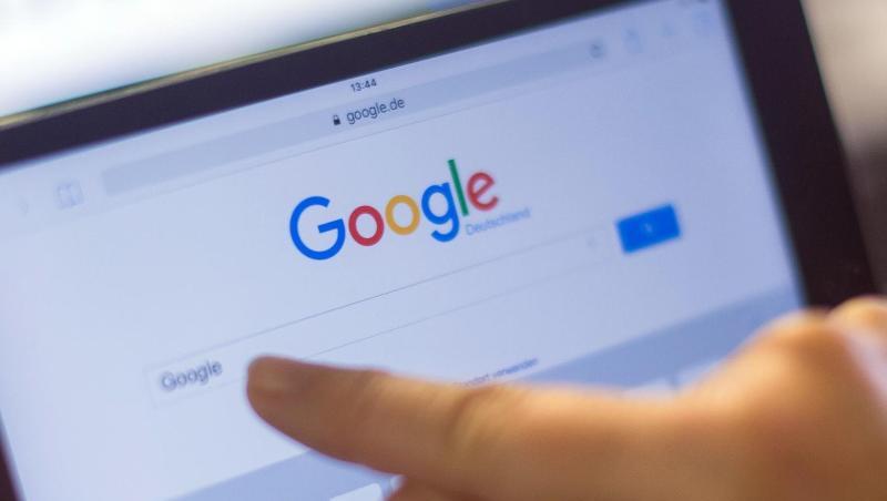 Der Google-Schriftzug und die Google-Suche auf zu sehen auf einem iPad Mini. Der Google-Schriftzug und die Google-Suche auf zu sehen auf einem iPad Mini.