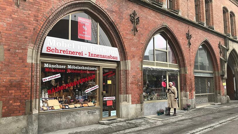 "Möbel im Rathaus" - der Laden liegt am Marienhof. "Möbel im Rathaus" - der Laden liegt am Marienhof.