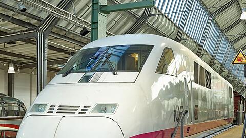 Der Triebkopf 410 002 fuhr vor 40 Jahren zu Testzwecken rund um München - und stellte 1988 einen Geschwindigkeitsrekord auf.