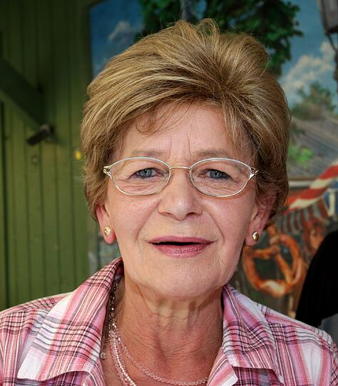 Brigitte Gerstl (68), Rentnerin: &bdquo;Der Viktualienmarkt soll etwas aufgepeppt werden. Damit er ein bisschen frischer aussieht. Dazu gehört auch, dass die dreckigen Markisen und Planen sauber gemacht werden. Aber der Markt sollte seine Ursprünglichkeit erhalten.&ldquo;