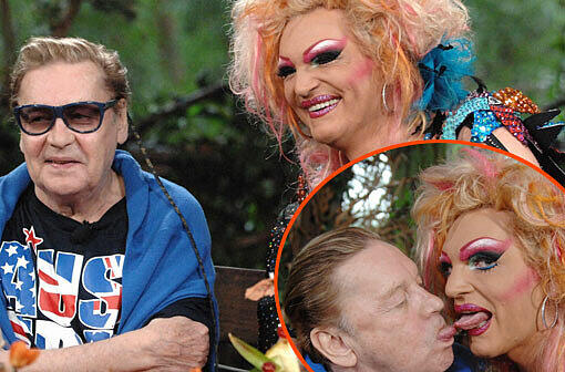 Cool mit Sonnenbrille: Helmut Berger und Olivia Jones im Dschungel-Baumhaus. Die beiden Urwald-Camper haben sich innig begrüßt...