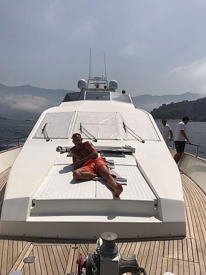 Mario Daser auf einer Yacht vor Kapstadt