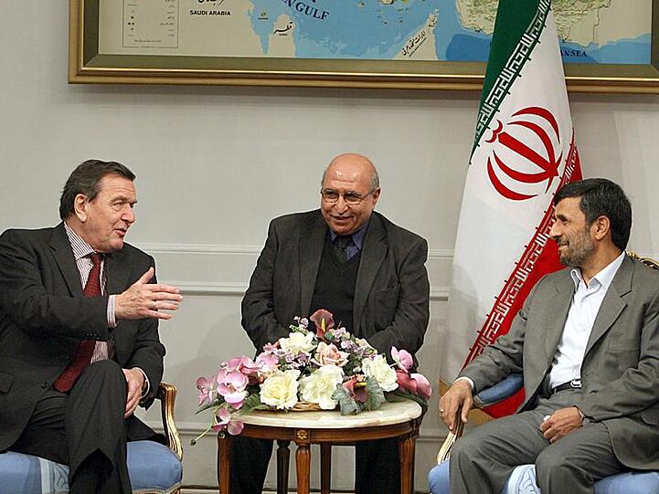 Gerhard Schröder im Gespräch mit Irans Präsident Mahmud Ahmadinedschad.