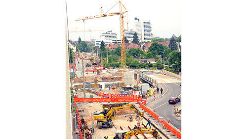 Schon jetzt für viele Pendler ein tägliches Ärgernis: Die Baustelle an der Ostendstraße. Schon jetzt für viele Pendler ein tägliches Ärgernis: Die Baustelle an der Ostendstraße.