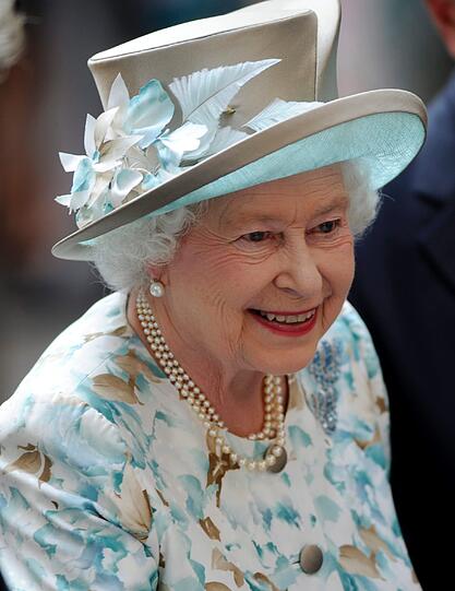 Queen Elizabeth II. wird am 21. April 92 Jahre alt und ist bekannt für ihren bunten Look.