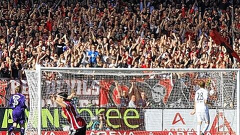 Der Ball hoppelt zum 1:1 ins leere Bayern-Tor und Almog Cohen dreht schon jubelnd ab in Richtung Kunst-Torschütze Christian Eigler.