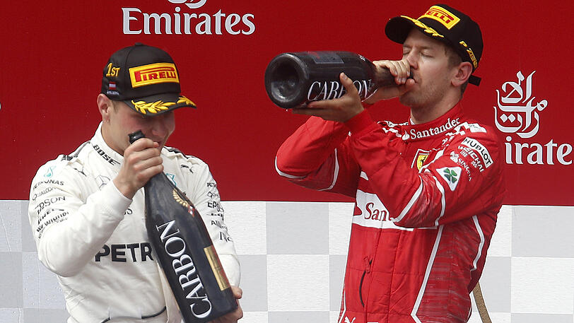 Sieger Valtteri Bottas (links) und der Zweite Sebastian Vettel auf dem Podium in Spielberg.