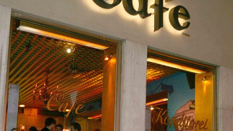 So kannte man das Café am Hochhaus zuletzt. Nun wird vorübergehend wieder Leben reinkommen – dank einer Kunstinstallation. So kannte man das Café am Hochhaus zuletzt. Nun wird vorübergehend wieder Leben reinkommen – dank einer Kunstinstallation.