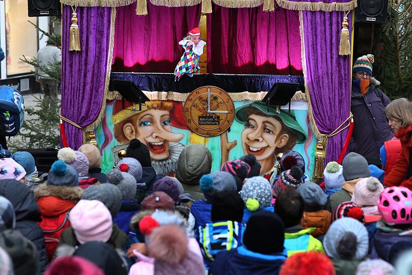 Gebanntes Publikum am Haidhauser Weihnachtsmarkt 2018.