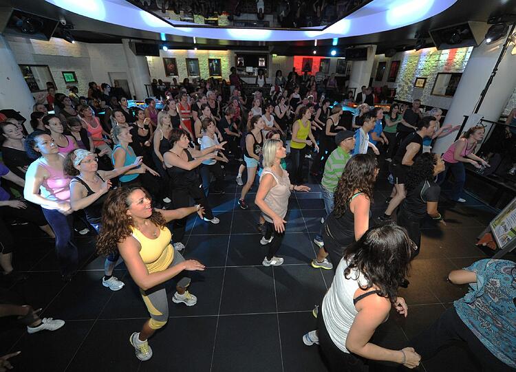 Zumba Party im Crown's Club