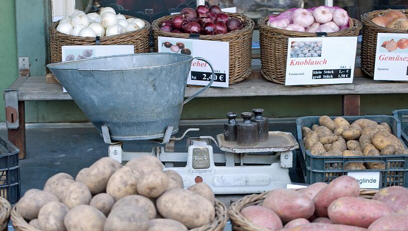 Am Wochenmarkt kommt die Führung auch vorbei.