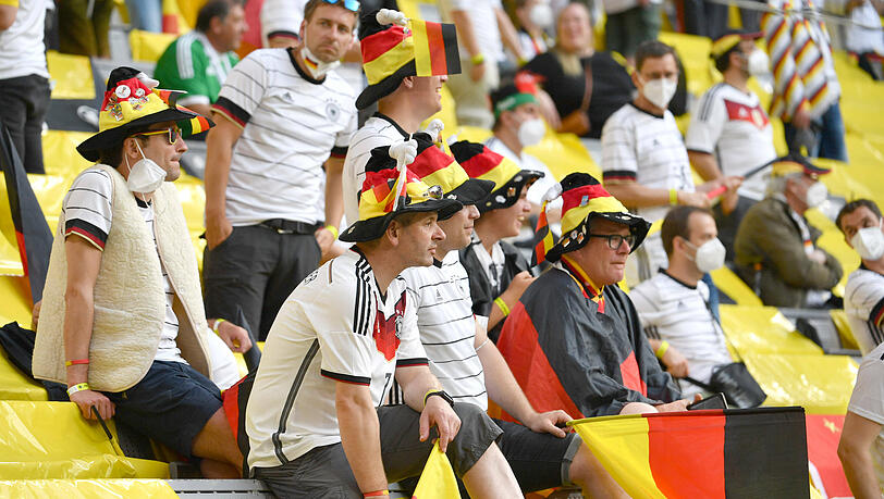 Im Stadion gilt auch am Platz eine FFP2-Maskenpflicht. Im Stadion gilt auch am Platz eine FFP2-Maskenpflicht.