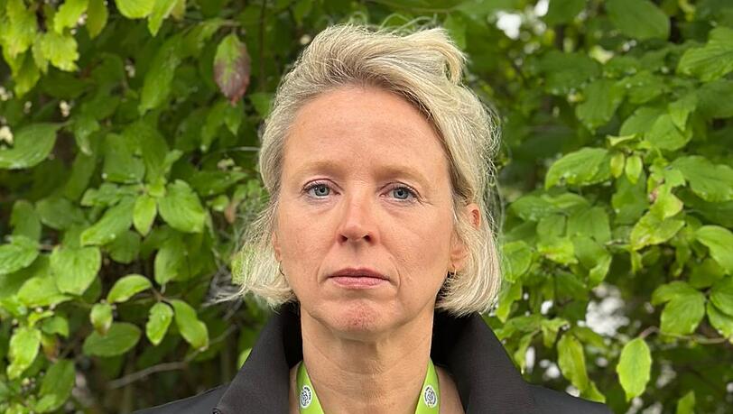 Die Sozialpädagogin Kristina Gottlöber vom Verein IMMA. Gemeinsam mit anderen Vereinen und ihrem Team ist sie während der Wiesn aktiv, um Frauen nach Übergriffen zu unterstützen oder im besten Fall davor zu schützen. Die Sozialpädagogin Kristina Gottlöber vom Verein IMMA. Gemeinsam mit anderen Vereinen und ihrem Team ist sie während der Wiesn aktiv, um Frauen nach Übergriffen zu unterstützen oder im besten Fall davor zu schützen.