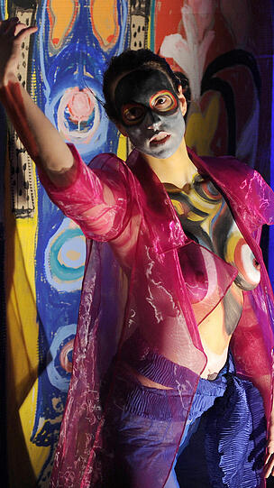 Die Models waren mit ihrem Bodypainting selbt Teil der Performance.