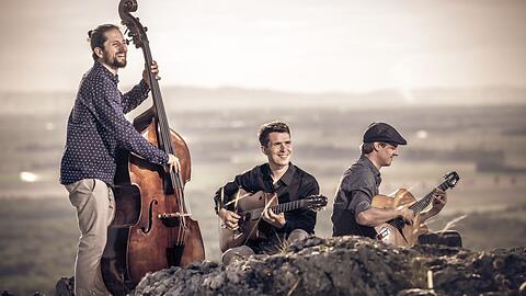 Das Diknu Schneeberger Trio spielt Gypsy-Jazz in der Bürkleinhalle im Bayerischen Landtag (20. Oktober).