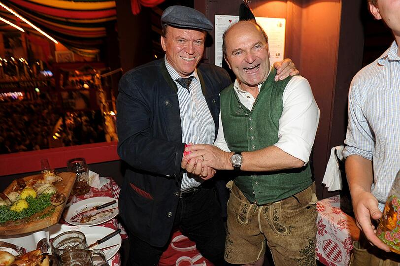 Sternstunde auf der Wiesn: Sepp Krätz begrüßt Star-Koch Heinz Winkler (l., zwei Sterne).