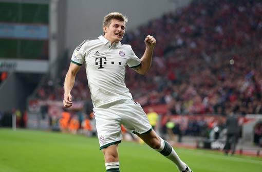 Toni Kroos: Note 3.Der Ex-Leverkusener versemmelte zunächst recht jämmerlich, schoss dann Leno auf die Fäuste, um letztlich die dritte Chance fachgerecht unterm Giebel zu verstauen (29.) &ndash; erstes Liga-Tor seit Dezember. Dazu eine erneut fast fehlerlose Passquote. In Halbzeit zwei allerdings untergetaucht.