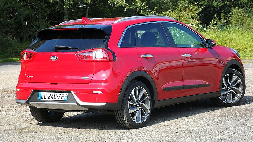 Reichlich Platz: Der Kia Noro ist geräumig - und dazu auch noch schick geformt - Kia bezeichnet ihn als "Hybrid in stylish und schön".