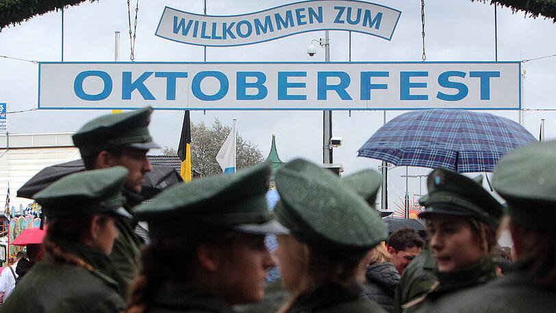 Wiesn-Blaulicht: Die Polizei hat auf dem Oktoberfest-Gelände leider auch wieder mit Sex-Tätern zu tun.
