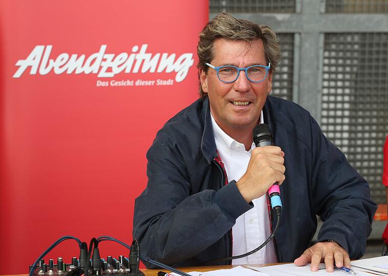 Freizeitkicker-Legende: Schon zum 13. Mal kommentierte Stefan Schneider ein AZ-Cup-Finale &ndash; mit Leidenschaft und Humor.