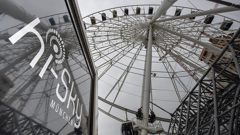 Fertig: Das Riesenrad "Hi-Sky" am Ostbahnhof, Münchens neue Attraktion.