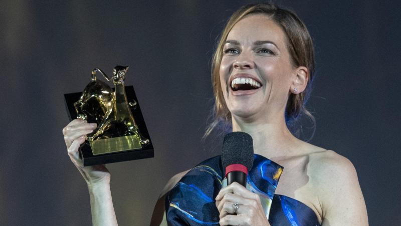Hilary Swank wurde beim Filmfestival in Locarno mit dem Leopard Club Award geehrt. Hilary Swank wurde beim Filmfestival in Locarno mit dem Leopard Club Award geehrt.