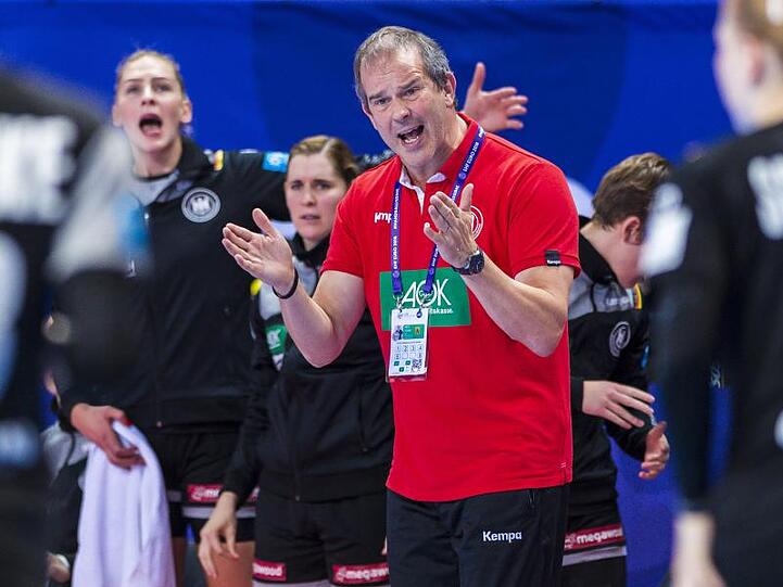 Ist mit den deutschen Handball-Frauen gegen Tschechien gefordert: Henk Groener.
