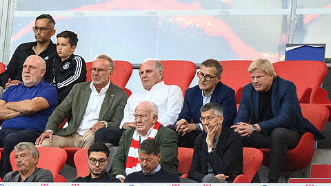 Oliver Kahn (re,) ist raus. Jan-Christian Dreesen, Herbert Haainer, Uli Hoeneß und Karl-Heinz Rummenigge (wieder) drin.