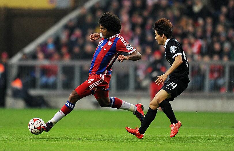 DANTE - Note 3 - Fiel neben Boateng etwas ab, zeigte aber eine souveräne Vorstellung. Viel in die Spieleröffnung integriert, als Innenverteidiger wenig gefordert.