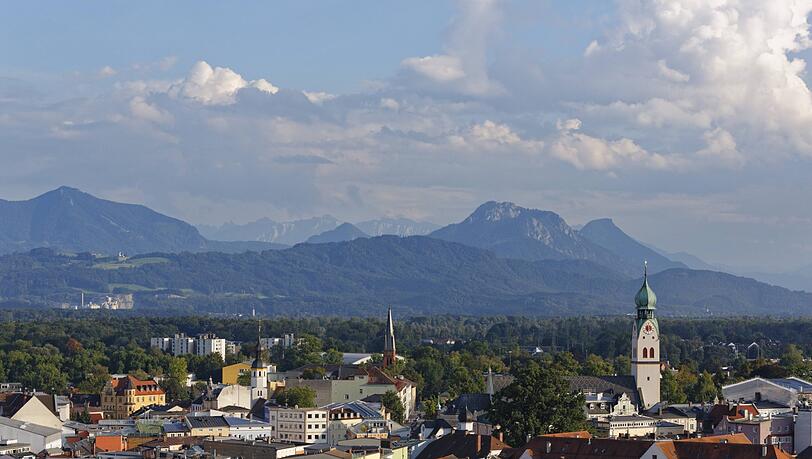 Rosenheim liegt nicht nur wunderbar, dort gibt es auch viele gemeldete Stellen und freilich eine niedrigere Miete als in München. Rosenheim liegt nicht nur wunderbar, dort gibt es auch viele gemeldete Stellen und freilich eine niedrigere Miete als in München.