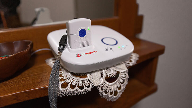 So sieht die Basisstation eines Hausnotrufs mit Mobilger&auml;t aus.